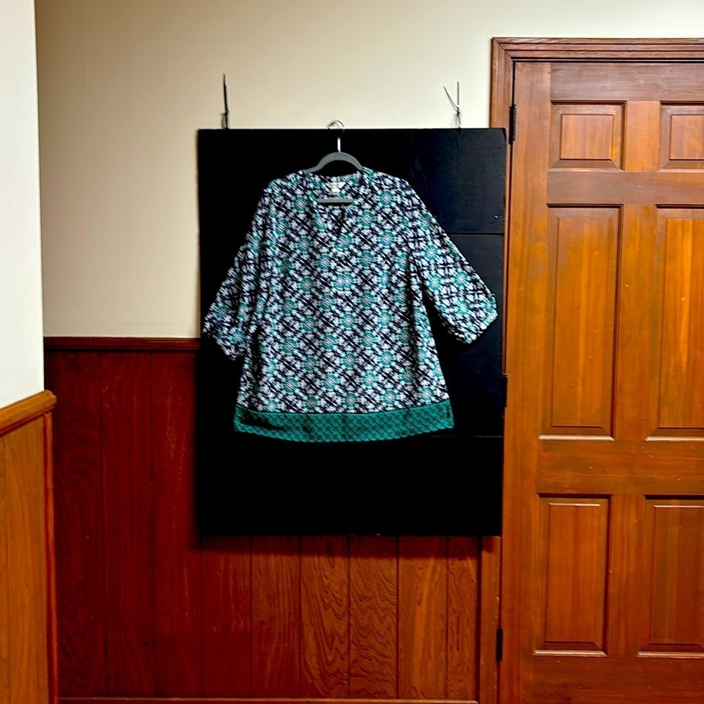 C J Banks Ladies Pop Over Blouse Size 1X